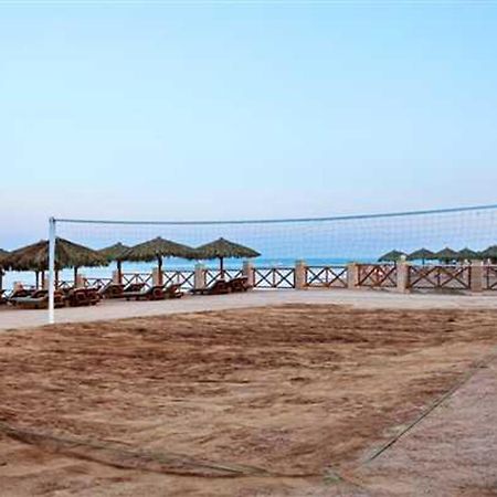 Safir Sharm Waterfalls Resort Facilități foto A beach volleyball net