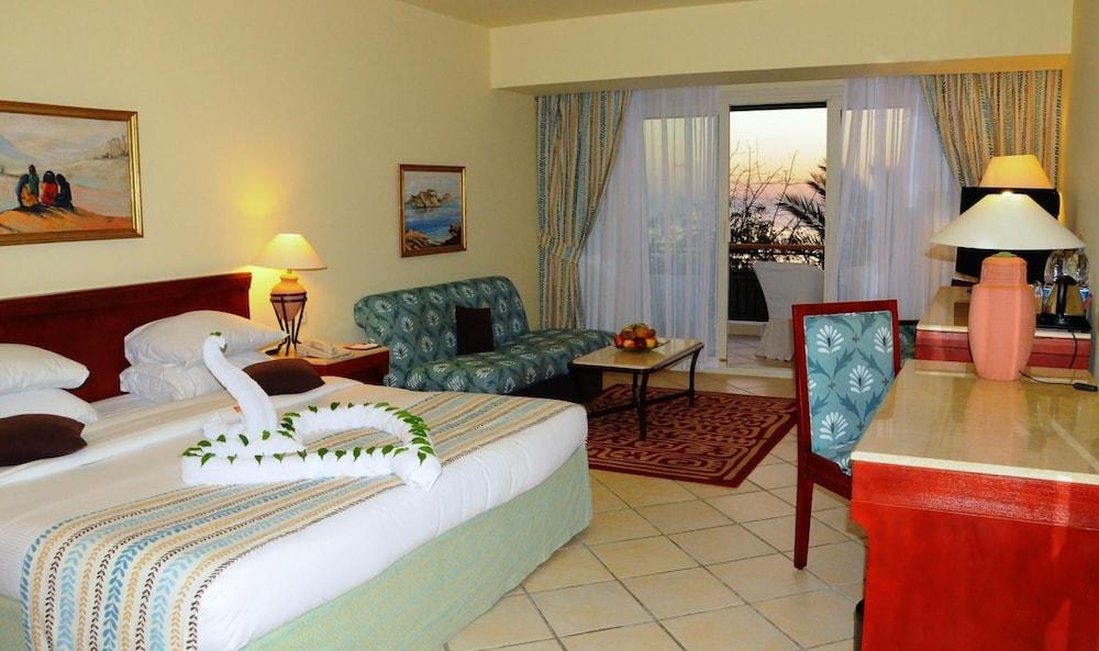 Safir Sharm Waterfalls Resort Exterior foto A room at the Hilton Sharm El Sheikh
