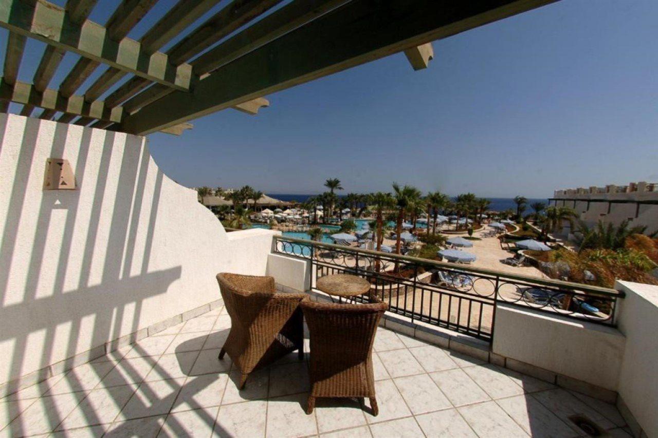 Safir Sharm Waterfalls Resort Exterior foto A balcony