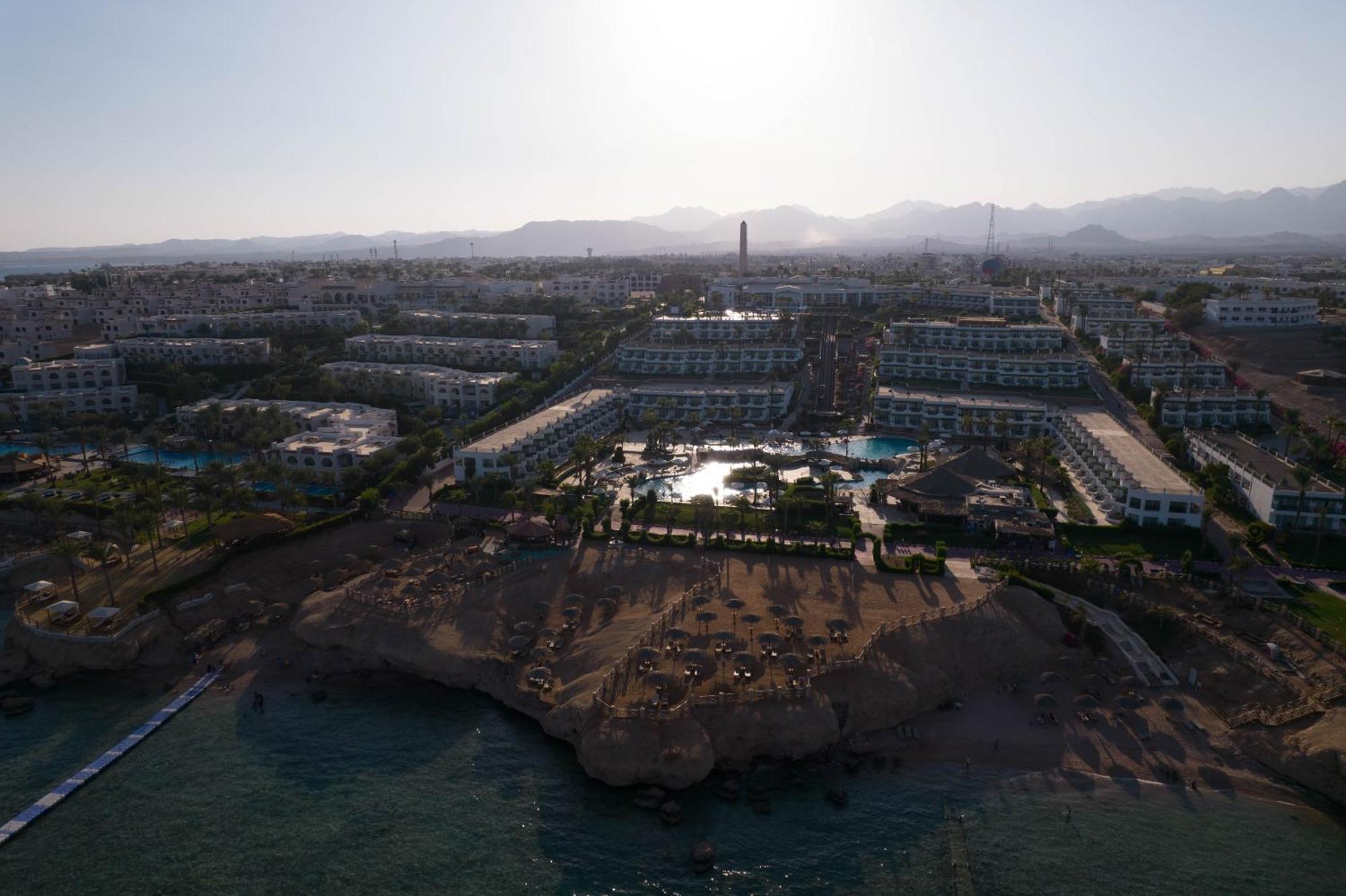 Safir Sharm Waterfalls Resort Exterior foto Aerial view of the resort