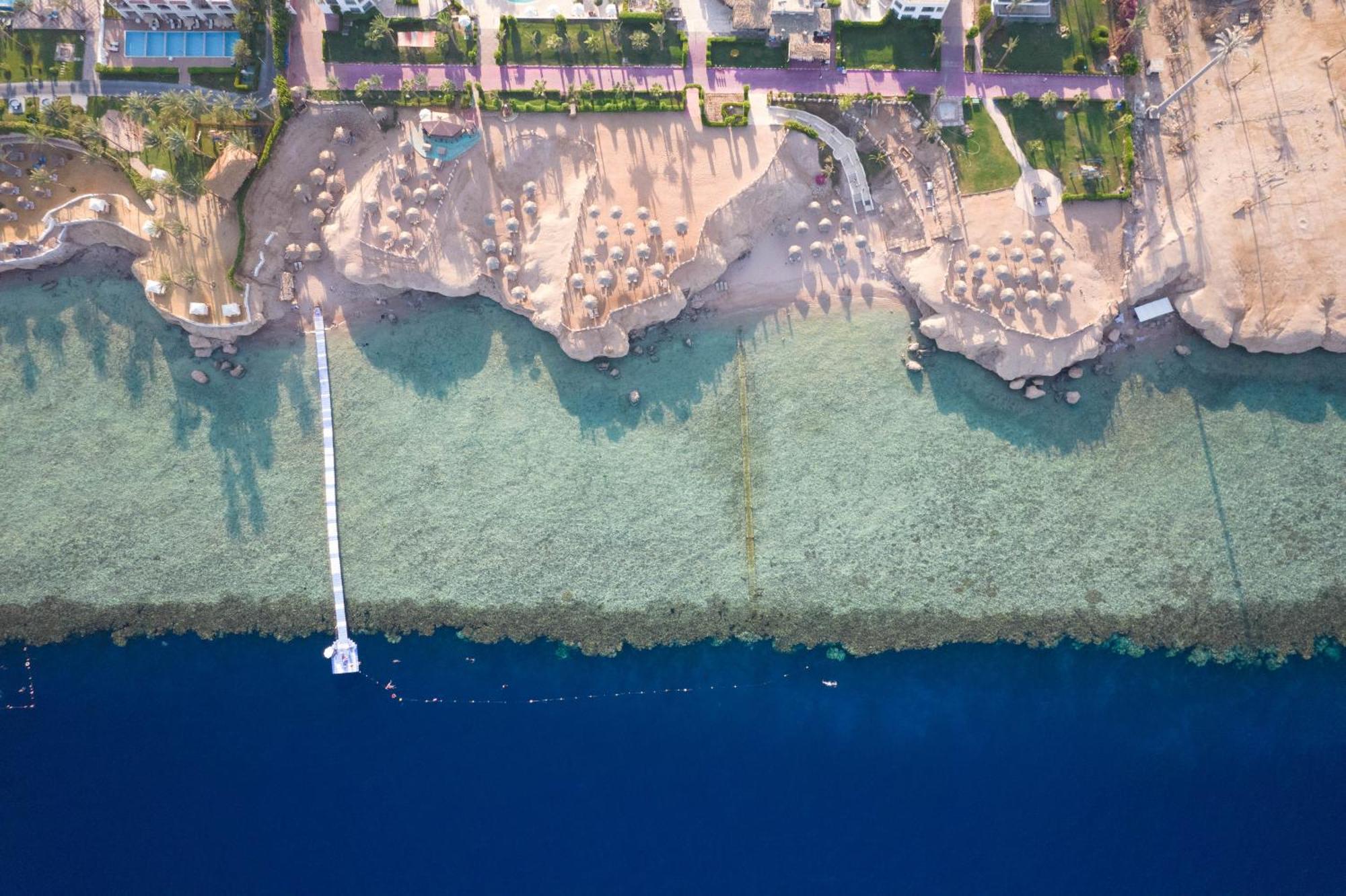 Safir Sharm Waterfalls Resort Exterior foto Aerial view of the beach