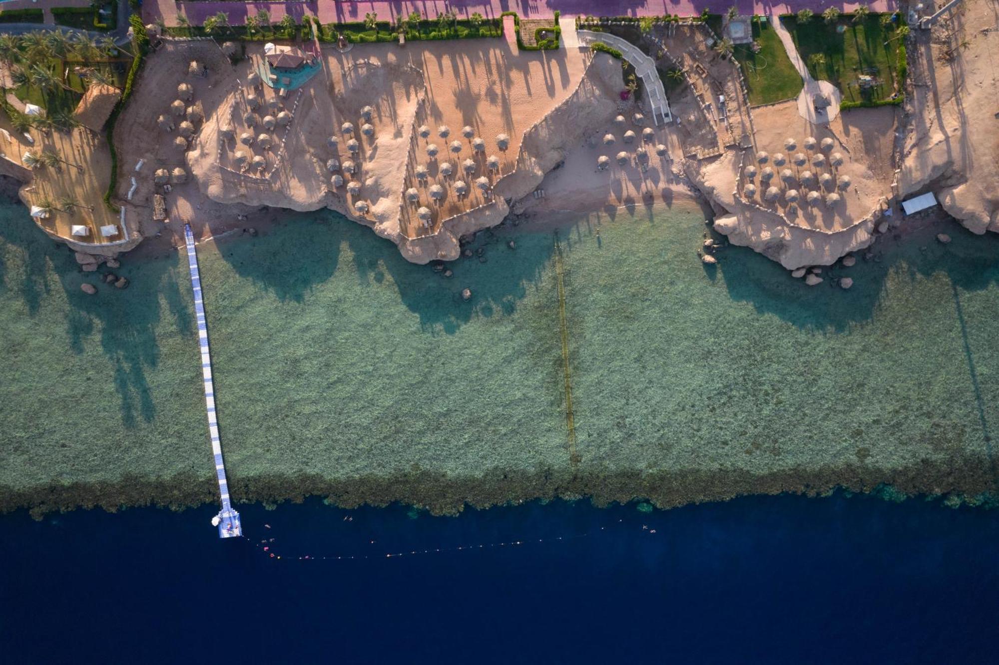 Safir Sharm Waterfalls Resort Exterior foto Aerial view of the beach