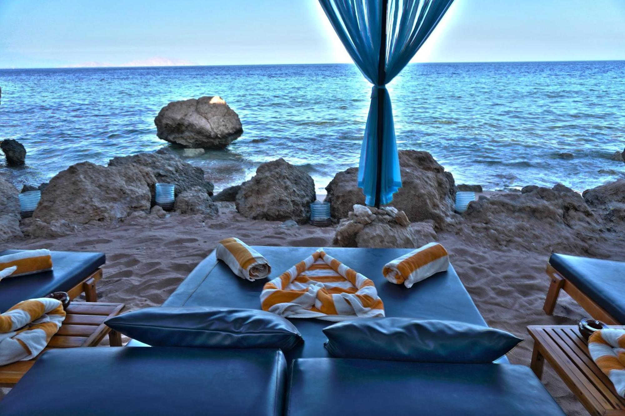 Safir Sharm Waterfalls Resort Exterior foto Beach at the resort