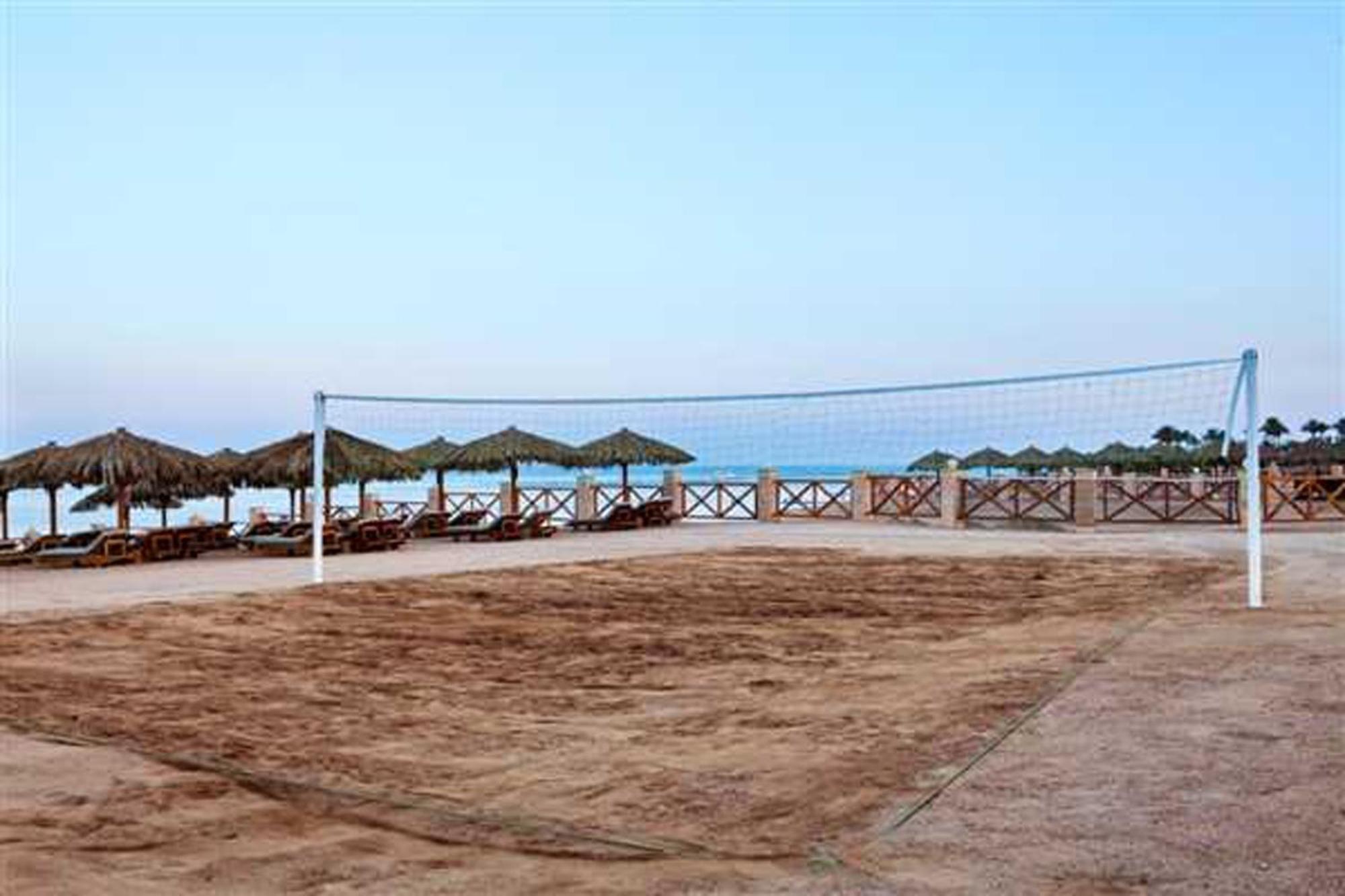 Safir Sharm Waterfalls Resort Facilități foto A beach volleyball net