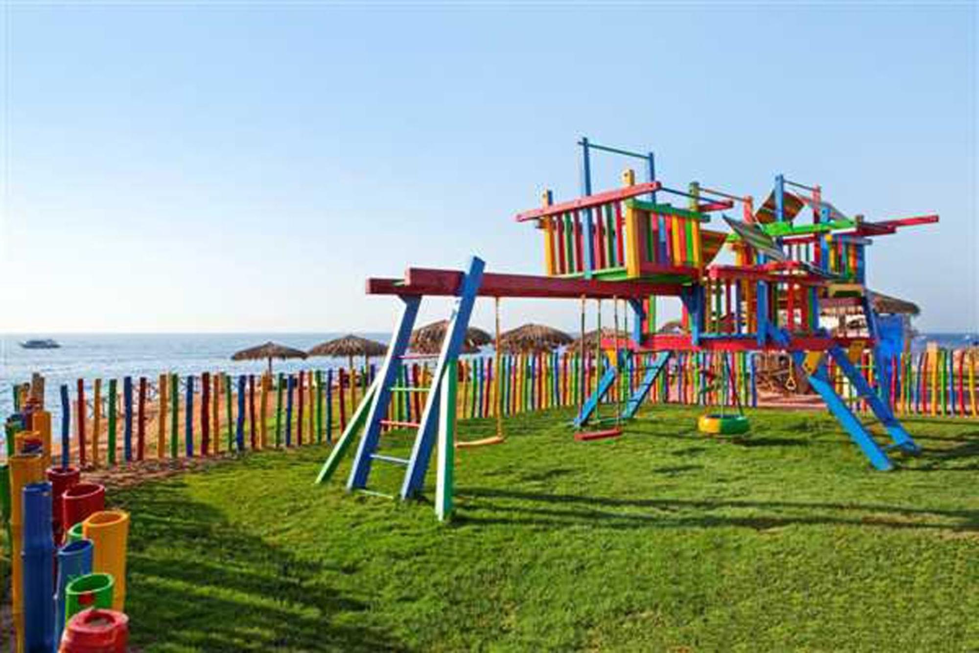 Safir Sharm Waterfalls Resort Facilități foto Playground in Varvarovski Beach